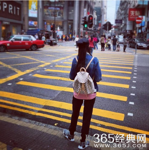 唐嫣罗晋恋情曝光 曝唐嫣罗晋片场亲密牵手