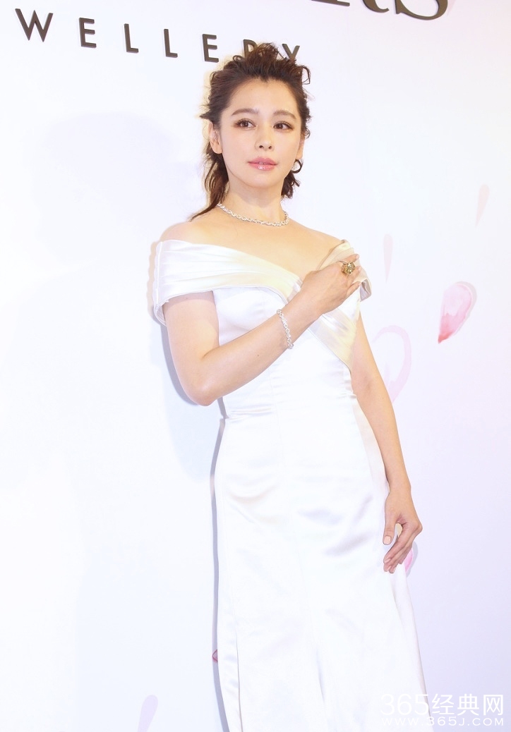 徐若瑄戴千万珠宝捞金 自言将以家庭为重