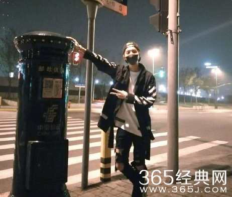 鹿晗合影邮筒变网红引外媒关注