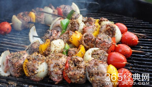 男子从脊髓取出18厘米寄生虫 平时爱吃路边烧烤