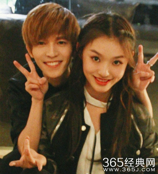 林允与郭敬明提前庆生 网友发问：冯绍峰在吗