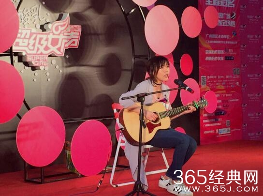 “超女”竞争残酷 63万报名选手仅有300人通过