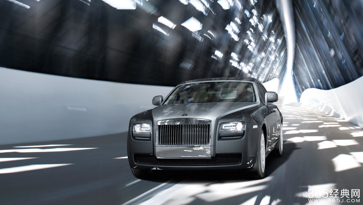 极限挑战2黄渤带狗坐的什么车 劳斯莱斯魅影报价