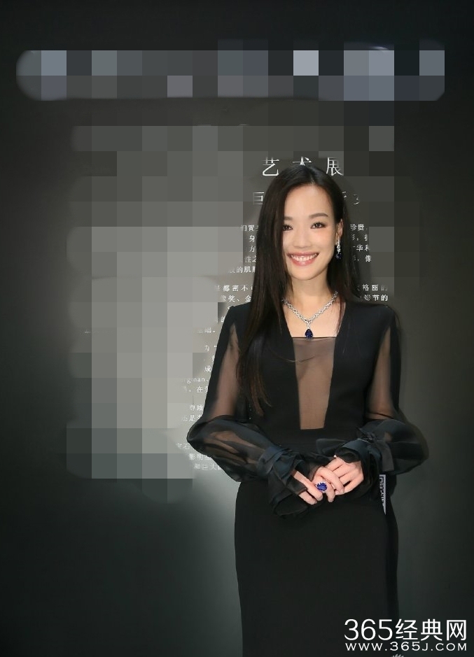 舒淇薄纱透视酥胸隐现 比V卖萌气质优雅