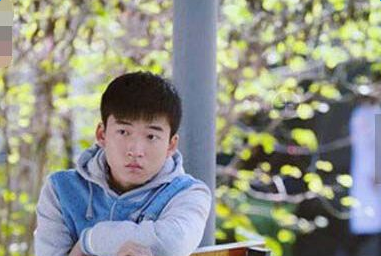 欢乐颂安迪的弟弟是谁饰演的 石云鹏个人资料照片