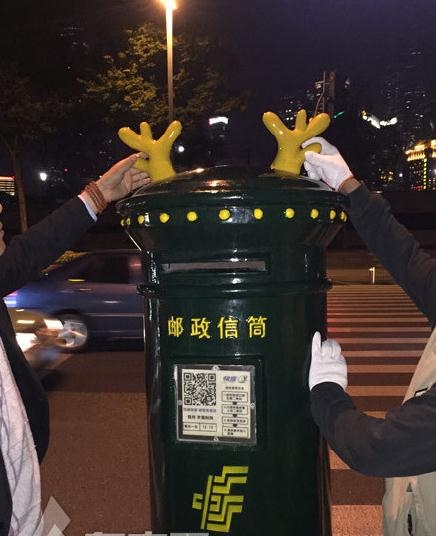 “鹿晗合影”网红邮筒刚戴上鹿角就被城管拆了