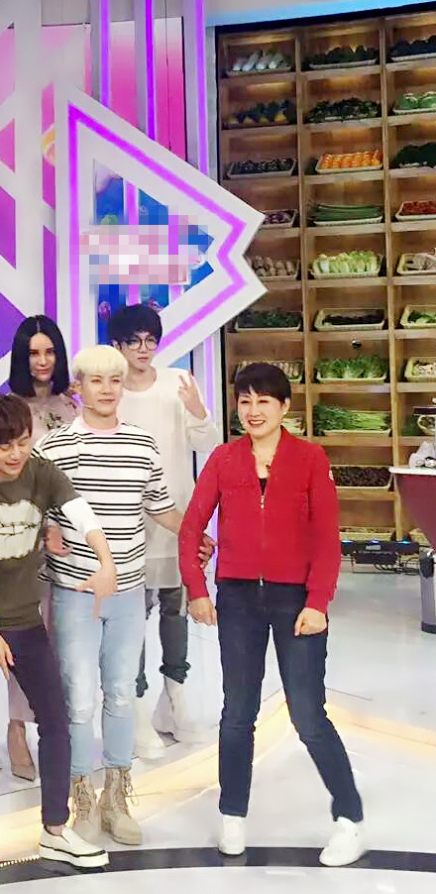 《透鲜滴星期天》华晨宇录制现场照