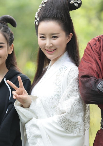 舒畅下巴变尖颈纹明显 曾经的最美童星咋这样了