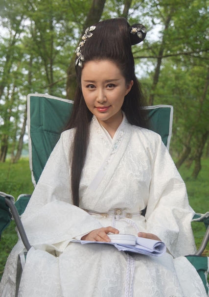 舒畅下巴变尖颈纹明显 曾经的最美童星咋这样了