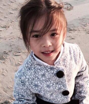 欢乐颂安迪小时候是谁扮演的