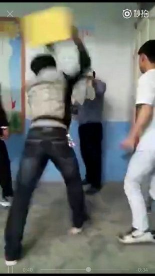 安徽中学学生群殴老师视频回放
