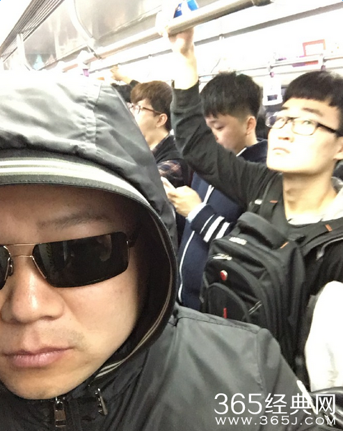 岳云鹏早高峰挤地铁被曝无人识