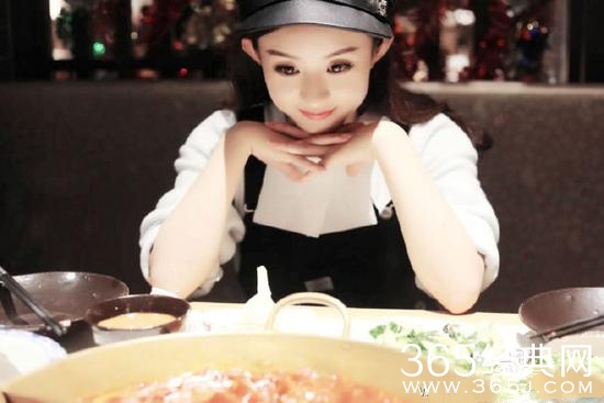 誓要做最美盟主 赵丽颖吃火锅也不忘卖萌