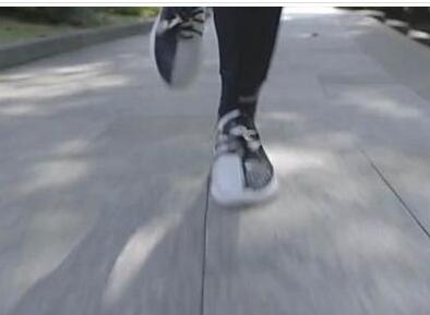 欢乐颂刘涛安迪的运动鞋是什么牌子