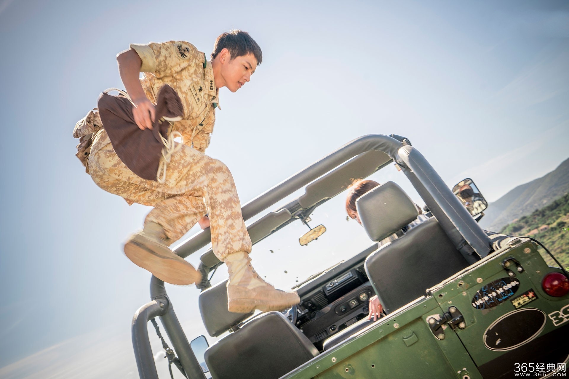 《太阳的后裔》谢幕 火爆亚洲成年度剧王