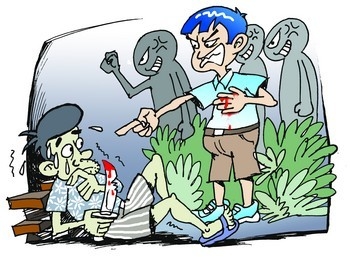 湖南一教师不嫌脏臭跳入粪池勇救3岁幼童