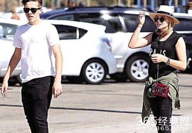 小贝长子承认恋情 甜蜜合影搂抱