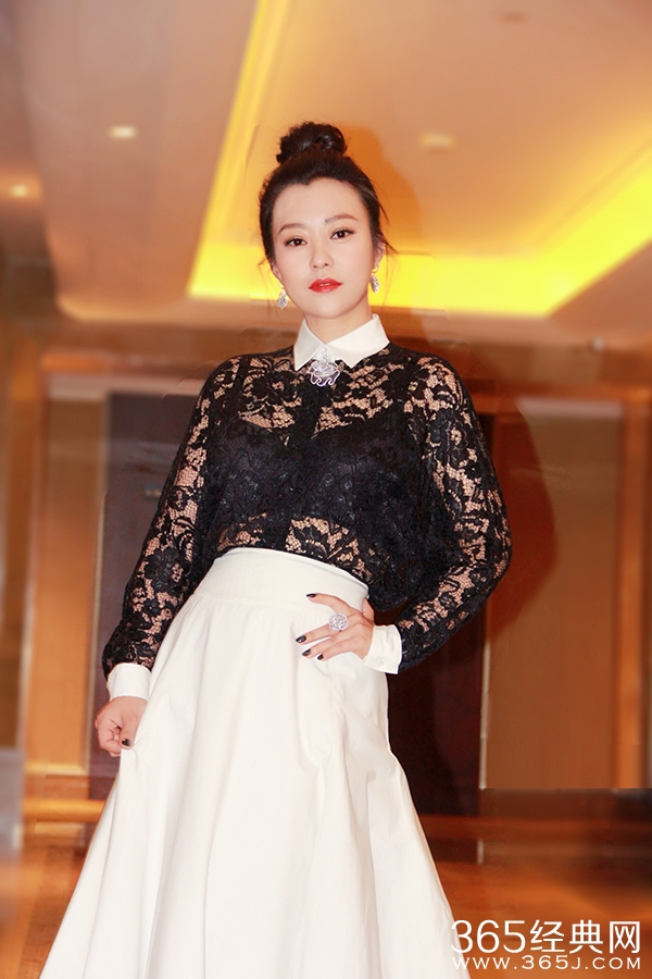 郝蕾御姐范儿十足 帅气性感撩翻全场