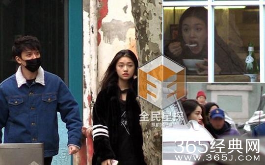 冯绍峰林允地下情不断 蒙面看演出玩躲猫猫