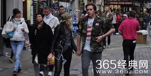 小贝长子公开恋情 女友超杀女资料曝光