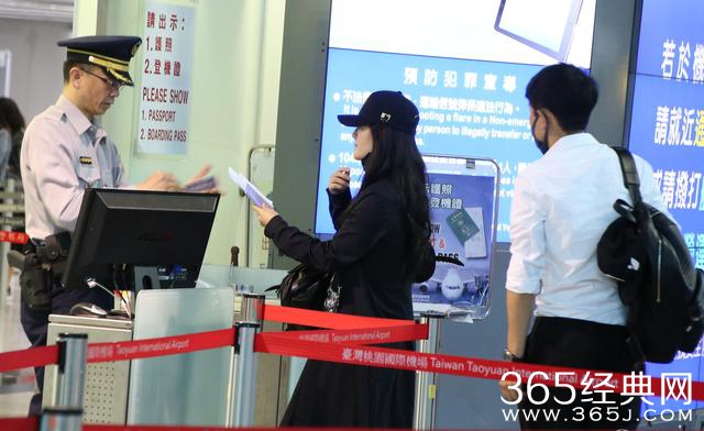 谢娜张杰过安检也要抱抱 甜蜜日常齁死人