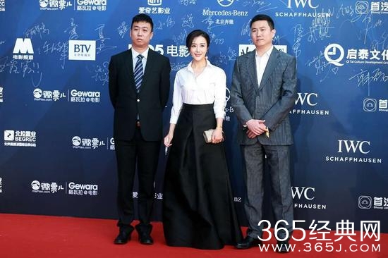 李依晓亮相北京电影节 甜美知性气质