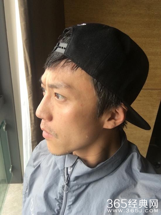 邓超15天暴瘦10斤 自拍瘦出锥子脸