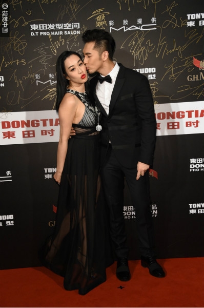 钟丽缇又秀恩爱了 与小男友拥抱亲吻