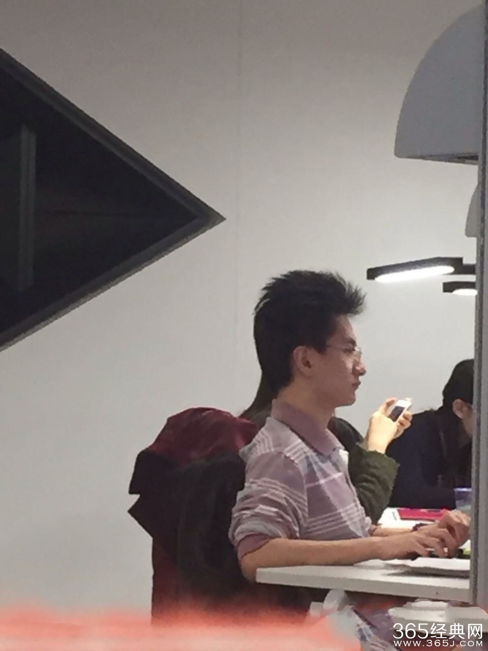 《快乐星球》丁凯乐近照 文质彬彬酷似杨洋