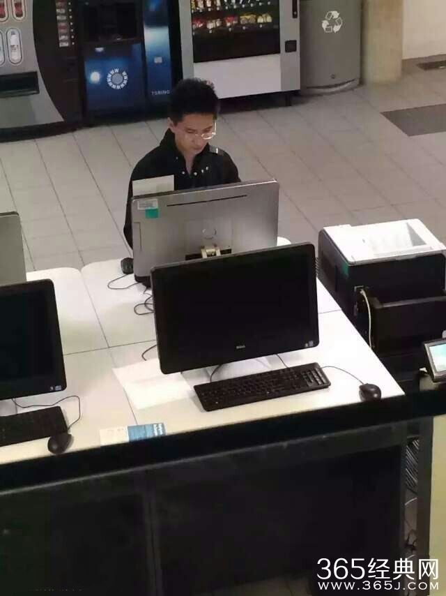 《快乐星球》丁凯乐近照 文质彬彬酷似杨洋