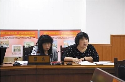 司机偷油点烟不慎引火烧身 家属反咬一口告公司