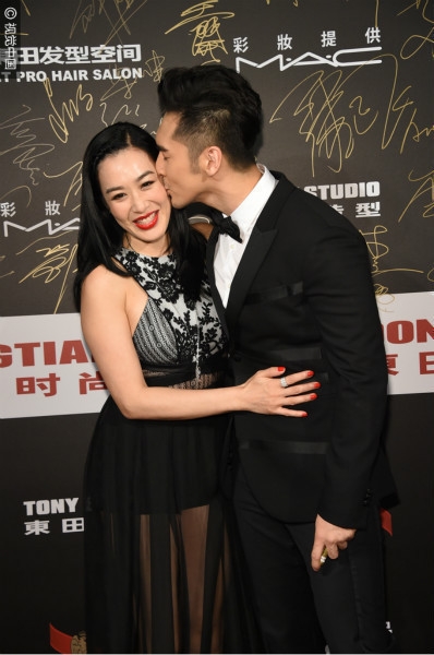 钟丽缇又秀恩爱了 与小男友拥抱亲吻