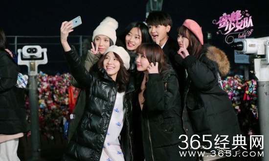 《蜜蜂少女队》最新一期预告 韩国行少女受差别待遇孔雪儿泪崩