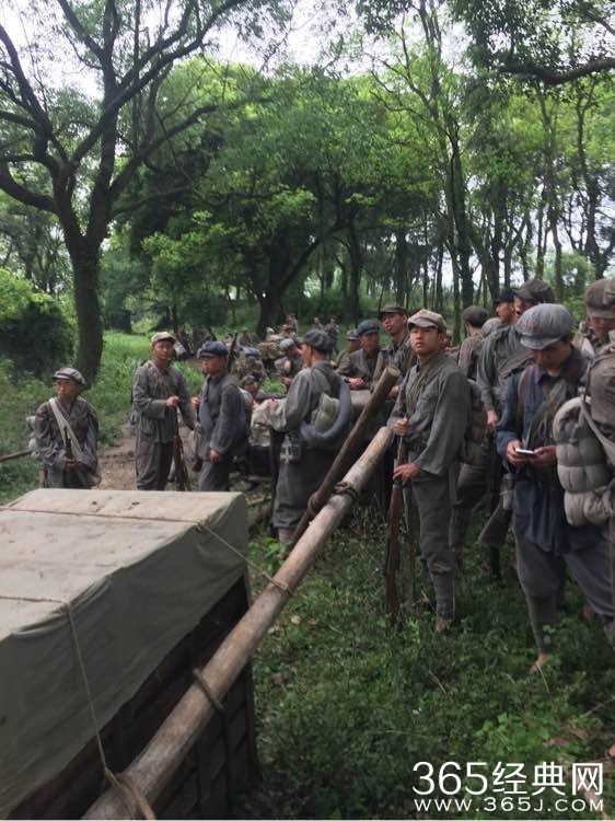 大学生被强制跑龙套 不去按旷课处理