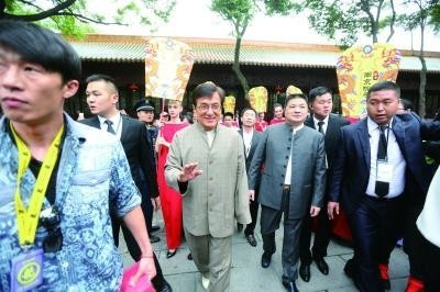 Duang！成龙代言1天后，当地博物馆馆长被停职