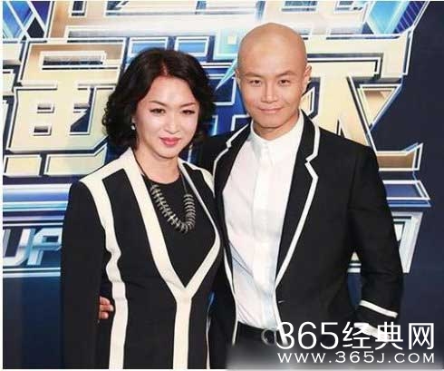 《金星秀》手撕萨顶顶话筒拿反假唱