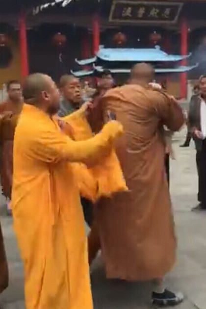 扬州宁国寺3名和尚打架 被寺庙全部“开除”
