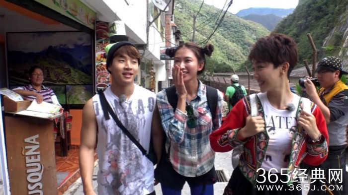 42岁林志玲扎“哪吒头”俏皮可爱