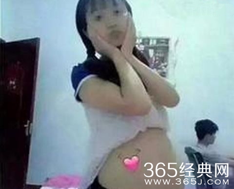 00后女孩生子 大胆秀恩爱
