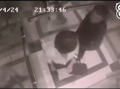 女汉子电梯内暴揍色狼 5秒完爆骚扰男