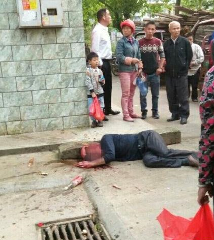 福建男子暴打父亲视频 打人者邱文斌资料曝光