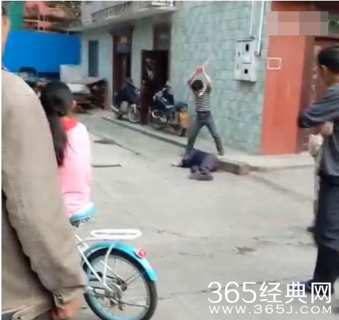 福建男子暴打父亲视频 打人者邱文斌资料曝光