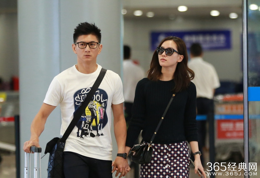 吴奇隆刘诗诗十指紧扣秀恩爱