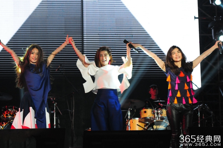 Selina走出离婚的阴影献唱春浪音乐节