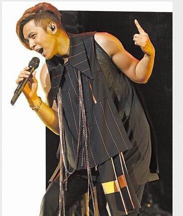 旁若无人！罗志祥周扬青微博打情骂俏