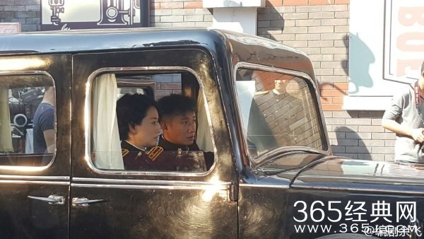 文章自导自演谍战剧开机 马伊琍着民国警服亮相