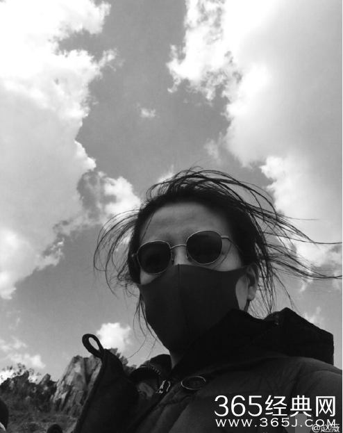 赵薇黑超自拍头发凌乱 网友吐槽没洗头吧