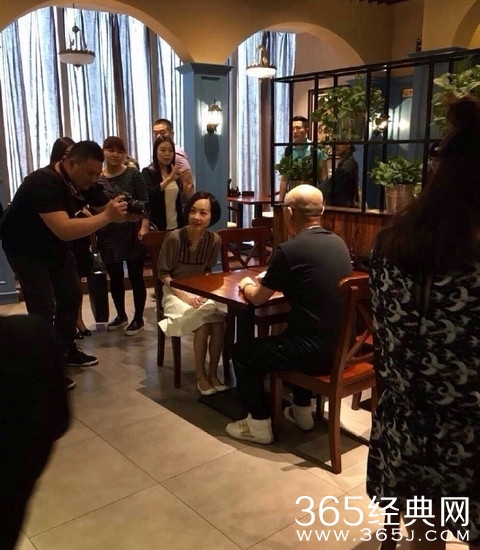 孟非请鲁豫去小馆吃面 瘦瘦的她吃了一大碗