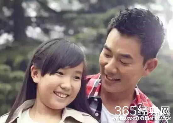 任贤齐11岁女儿照片曝光：梨涡甜美惹人爱