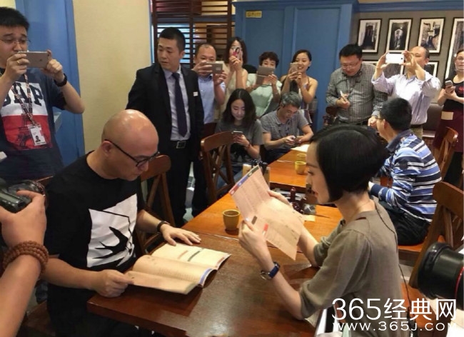 孟非请鲁豫去小馆吃面 瘦瘦的她吃了一大碗